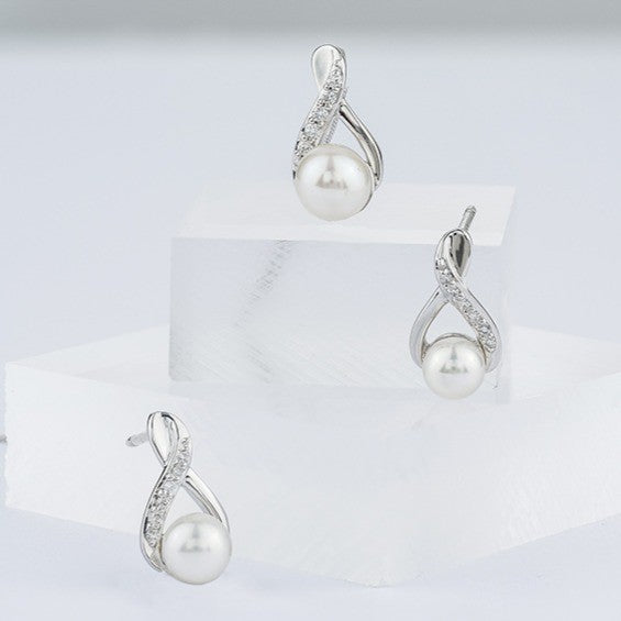 9ct White Gold Pearl and Diamond Twist Pendant with Chain