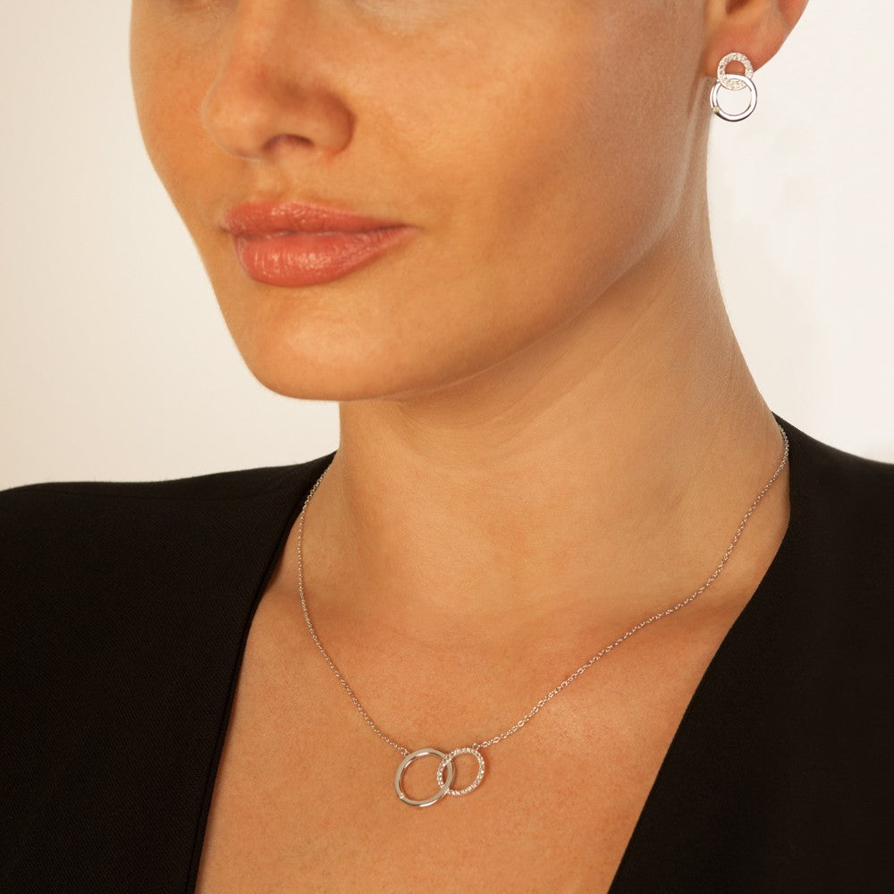 Stricking Circle Necklace