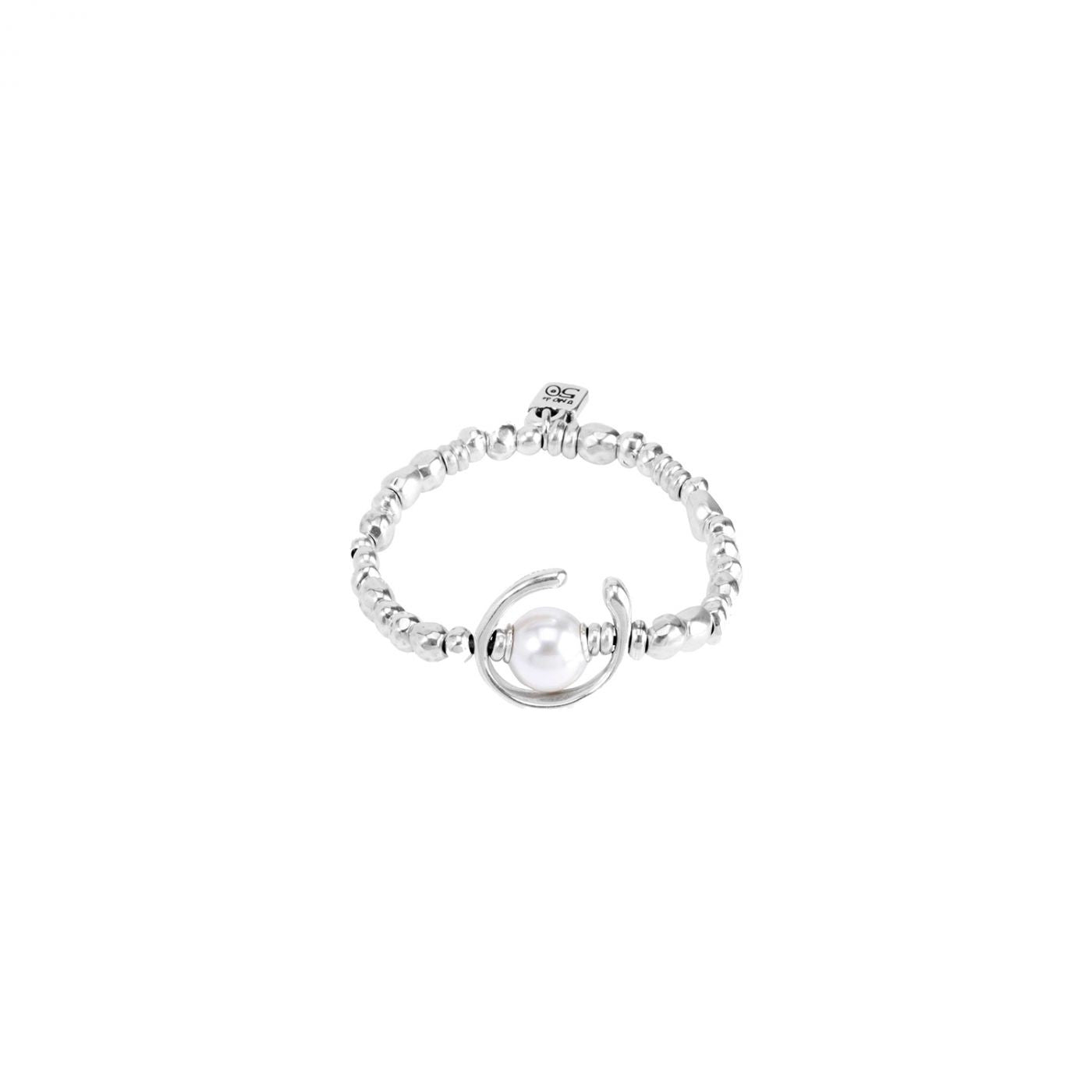 Beaded stretch bracelet with a pearl